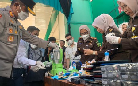 Kejari Inhil Musnahkan Barang Bukti 100 Perkara Tindak Pidana Umum dan Khusus