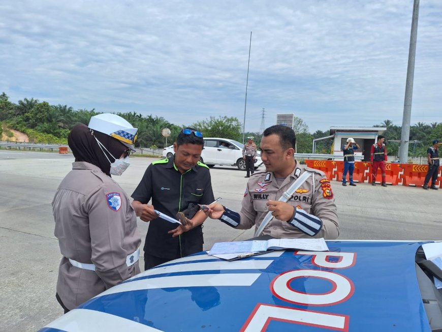 Penegakan Hukum dan Edukasi Lalu Lintas: Upaya Subdit Gakkum Cegah Kecelakaan di Jalan Tol Pekanbaru-Dumai