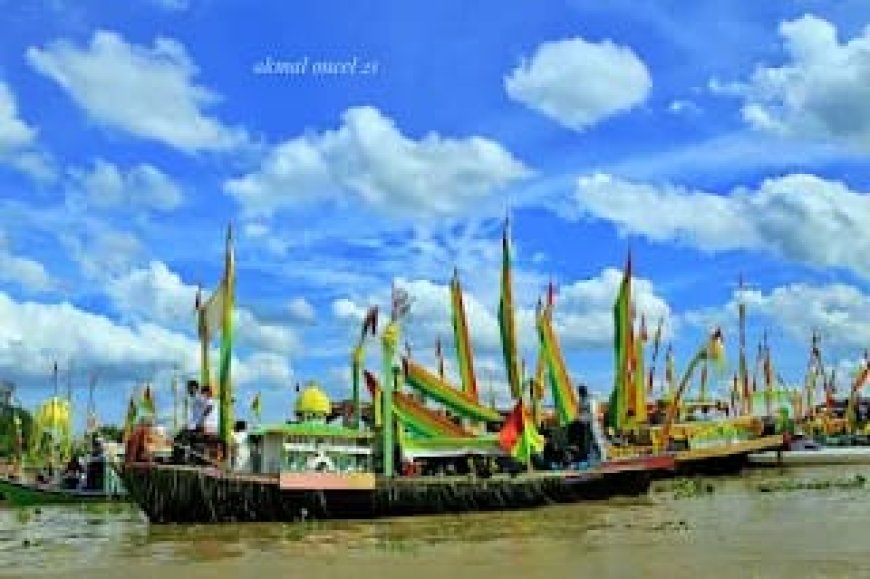 Sungai Intan Rayakan Tahun Baru Islam dengan Festival Pompong Hias di Sungai Indragiri