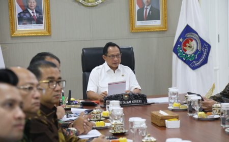 Mendagri Minta Kepala Daerah Hadir dan Simak Arahan Presiden saat Launching Kopdeskel Merah Putih