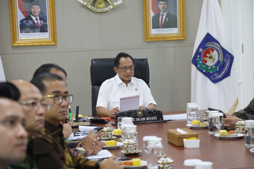 Mendagri Minta Kepala Daerah Hadir dan Simak Arahan Presiden saat Launching Kopdeskel Merah Putih