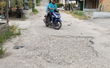 Jalan Rusak Parah, Masyarakat Nilai Walikota Pekanbaru Agung Nugroho Gagal Dalam Pembangunan 