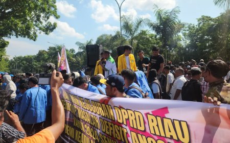 Ribuan Mahasiswa Desak DPRD Bentuk Pansus Defisit Anggaran Pemrov Riau