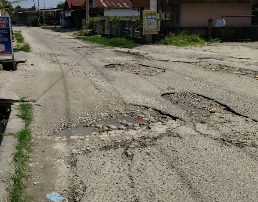 Janji Tinggal Janji, Jalan Berlubang di Pekanbaru Tak Kunjung Diperbaiki, Walikota Agung Nugroho Hanya Omon-Omon
