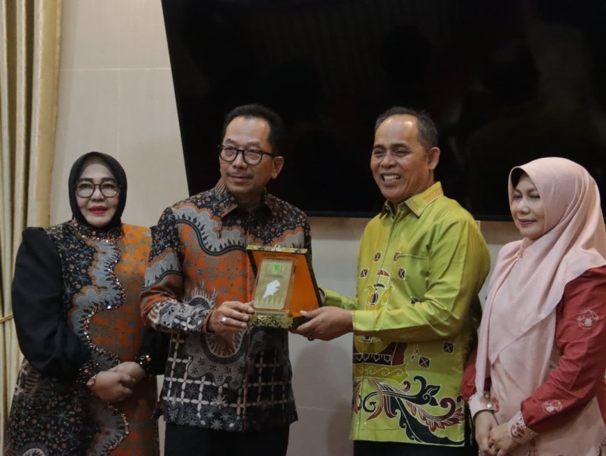 Bupati Inhil Jamu Makan Malam Dan Ramah Tamah Bersama Kajati Riau