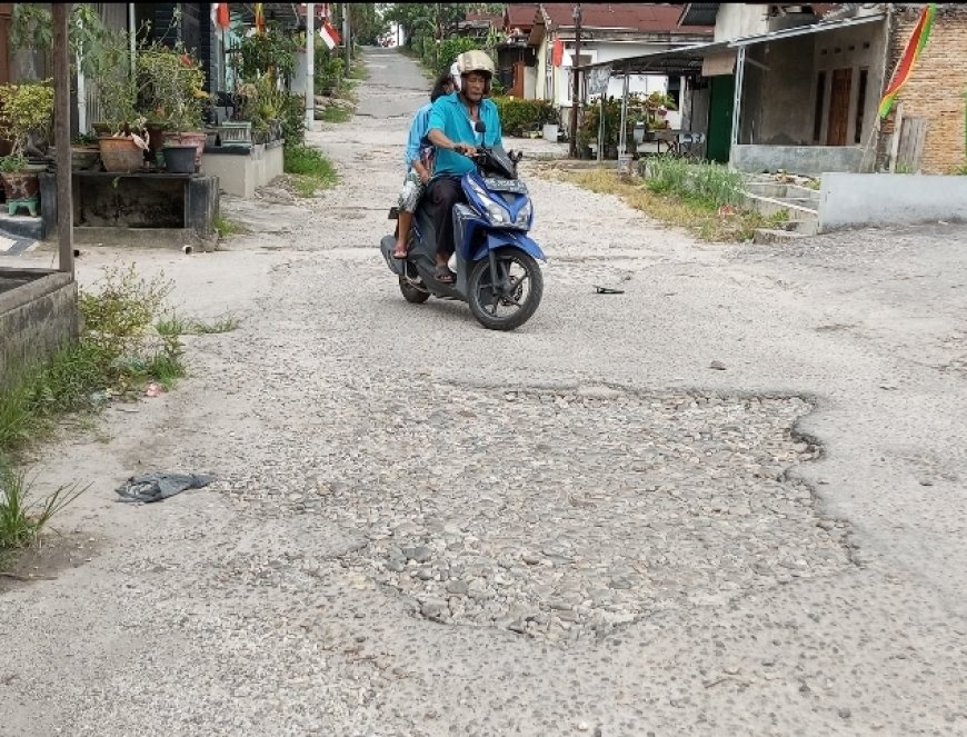 Jalan Rusak Parah, Masyarakat Nilai Walikota Pekanbaru Agung Nugroho Gagal Dalam Pembangunan 