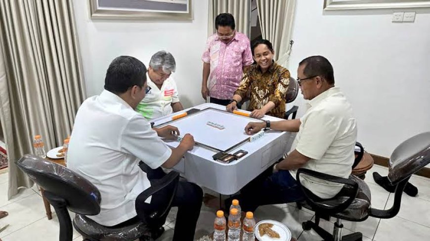 Menteri Kehutanan Raja Juli Main Domino Dengan Tersangka Pembalakan Liar, Kini Jadi Sorotan Publik