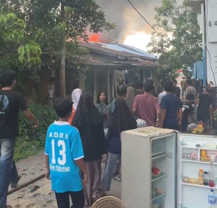 Si Jago Merah Lalap  Rumah Masyarakat di Pulau Kijang