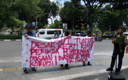 IMIKI Riau-Kepri Gelar Aksi Di Kejati Riau,  Serukan Transparansi Penanganan Dugaan Korupsi Paket Premium Baznas Inhil, Diduga Bupati Herman Terlibat