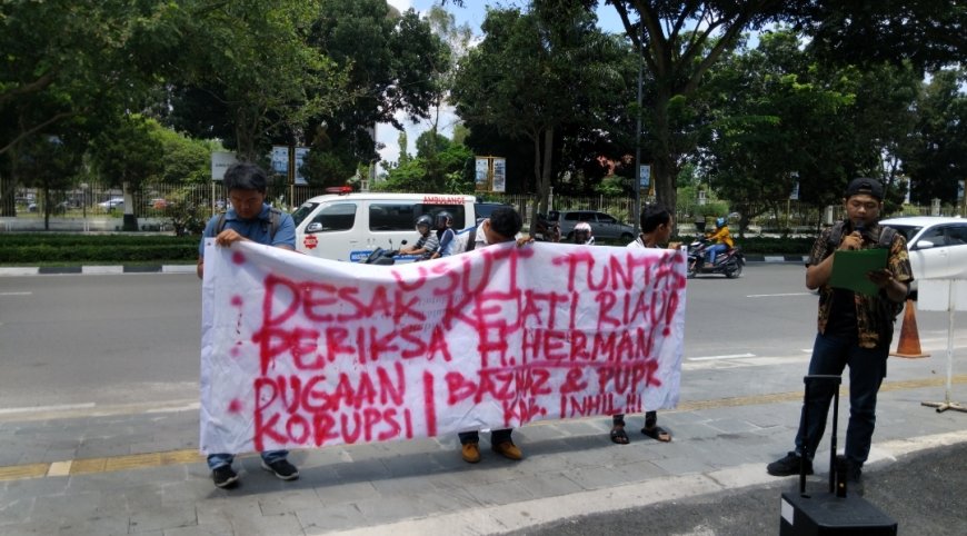 IMIKI Riau-Kepri Gelar Aksi Di Kejati Riau,  Serukan Transparansi Penanganan Dugaan Korupsi Paket Premium Baznas Inhil, Diduga Bupati Herman Terlibat